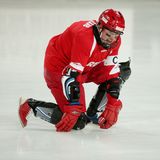 "Deutscher Eisfußball-Pokal"  Während einer "Schlag den Raab"-Sendung im Januar 2009 spielte Stefan Raab erstmals Eisfußball. Statt Schlittschuhen trugen die Kandidaten Bowlingschuhe an den Füßen und sollten damit Tore erzielen. Raab gefiel die Herausforderung so gut, dass er daraus eine eigenen Show entwickelte. 2009 fand der erste Pokal statt, im Mai 2015 der zweite und bisher auch letzte.