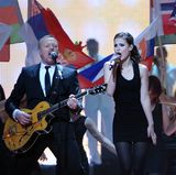 Eurovision Song Contest  Auf der Suche nach einem Interpreten, der es schaffen würde, Deutschland beim europäischen Musikwettbewerb nicht auf die letzten Plätze zu singen, ging die ARD 2010 eine Kooperation mit Raab ein. Der hatte 1998 das Grand-Prix-Lied für Guildo Horn komponiert, war 2000 selbst angetreten und schickte 2004 seinen Schützling Max Mutzke ins Rennen – bei allen drei Anlässen kam er unter die ersten zehn. Bei der 2010er-Castingshow "Unser Star für Oslo" siegte Lena Meyer-Landrut, die mit "Satellite" auch in Oslo den ersten Platz belegte. Ein Jahr später suchten Raab und Lena im Format "Unser Song für Deutschland" nach einem neuen Topsong – und landeten schließlich beim Wettbewerb auf Platz zehn. 2012 sang sich der ebenfalls von Raab geförderte Roman Lob auf Platz acht.