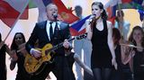 Eurovision Song Contest  Auf der Suche nach einem Interpreten, der es schaffen würde, Deutschland beim europäischen Musikwettbewerb nicht auf die letzten Plätze zu singen, ging die ARD 2010 eine Kooperation mit Raab ein. Der hatte 1998 das Grand-Prix-Lied für Guildo Horn komponiert, war 2000 selbst angetreten und schickte 2004 seinen Schützling Max Mutzke ins Rennen – bei allen drei Anlässen kam er unter die ersten zehn. Bei der 2010er-Castingshow "Unser Star für Oslo" siegte Lena Meyer-Landrut, die mit "Satellite" auch in Oslo den ersten Platz belegte. Ein Jahr später suchten Raab und Lena im Format "Unser Song für Deutschland" nach einem neuen Topsong – und landeten schließlich beim Wettbewerb auf Platz zehn. 2012 sang sich der ebenfalls von Raab geförderte Roman Lob auf Platz acht.
