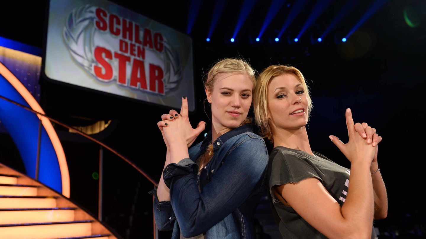 Comeback: "Schlag den Star" Seit März 2009 gibt es den Ableger der erfolgreichen Spielshow, in der Prominente gegen ausgewählte Kandidaten kämpfen. In der ersten Sendung stellten sich Stefan Effenberg, Boris Becker, Stefan Kretzschmar und Wigald Boning den Herausforderungen. 2014 traten erstmals nur Prominente gegeneinander an, unter anderem Model Larissa Marolt (l.) und Moderatorin Annica Hansen. Im Sommer 2015 zeigte ProSieben die siebte Staffel von "Schlag den Star". Damals waren unter anderem Fußballer Lukas Podolski und Schauspielerin Sophia Thomalla dabei. Nach Raabs TV-Aus wurde die Sendung lange von Elton moderiert. Dass der in diesem Jahr durch Matthias Opdenhövel ausgetauscht wurde, sorgte für reichlich Schlagzeilen. "Schlag den Star" Seit März 2009 gibt es den Ableger der erfolgreichen Spielshow, in der Prominente gegen ausgewählte Kandidaten kämpfen. In der ersten Sendung stellten sich Stefan Effenberg, Boris Becker, Stefan Kretzschmar und Wigald Boning den Herausforderungen. 2014 traten erstmals nur Prominente gegeneinander an, unter anderem Model Larissa Marolt (l.) und Moderatorin Annica Hansen. Im Sommer 2015 zeigte ProSieben die siebte Staffel von "Schlag den Star". Damals waren unter anderem Fußballer Lukas Podolski und Schauspielerin Sophia Thomalla dabei. Nach Raabs TV-Aus wurde die Sendung lange von Elton moderiert. Dass der in diesem Jahr durch Matthias Opdenhövel ausgetauscht wurde, sorgte für reichlich Schlagzeilen.