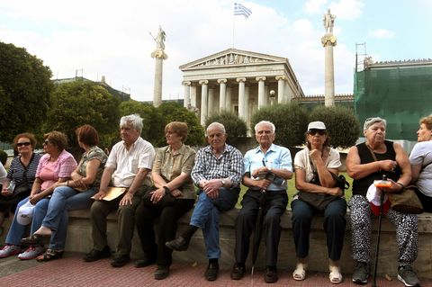 Rentner in Griechenland protestieren