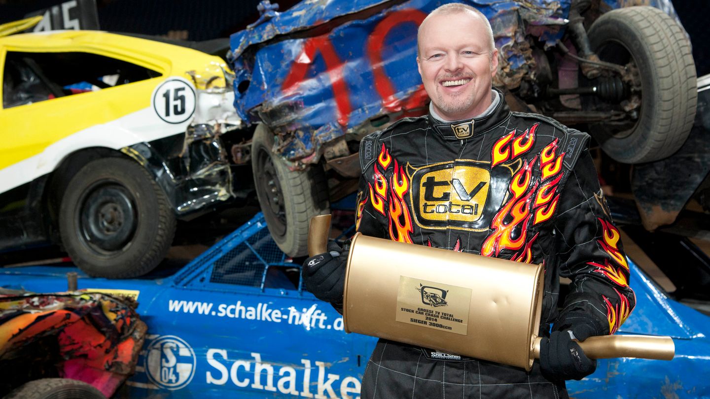 "TV total Stock Car Crash Challenge"  Ab 2005 veranstaltete Stefan Raab jährlich ein Stockcar-Rennen. Bei dem Wettbewerb traten zehn Teams in Gebrauchtwagen gegeneinander an und mussten verschiedene Strecken absolvieren. Drängeln und Auffahren war dabei ausdrücklich erlaubt. Die erste Ausgabe der Show sahen 2,82 Millionen Zuschauer, im November 2014 waren es nur noch 1,68 Millionen. Beim letzten "TV total Stock Car Crash Challenge" gewann Charlotte Roche, die Quoten waren allerdings noch schlechter.