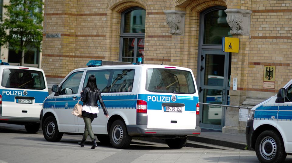 Hannover Bundespolizei verprügelt Mann im Polizeibus STERN.de