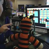 Bei der Flughafenaufsicht löst er Probleme: "Eine kaputte Toilette in Gang E? Wir sind dran!"