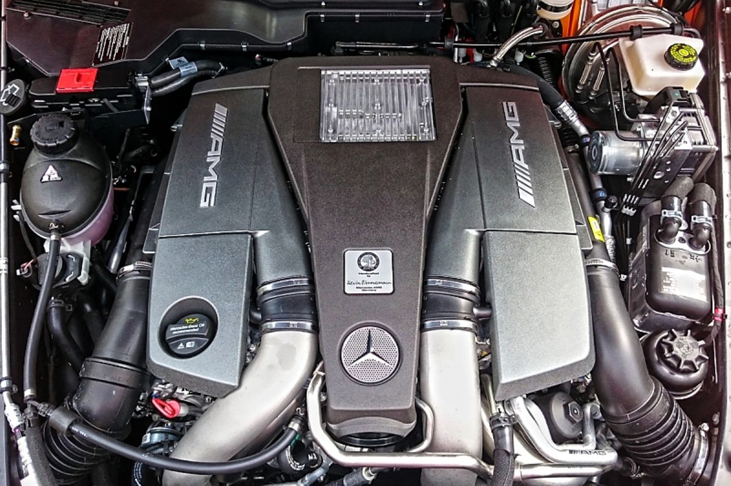 Das 5,5 Liter große V8-Triebwerk leistet 544 PS.