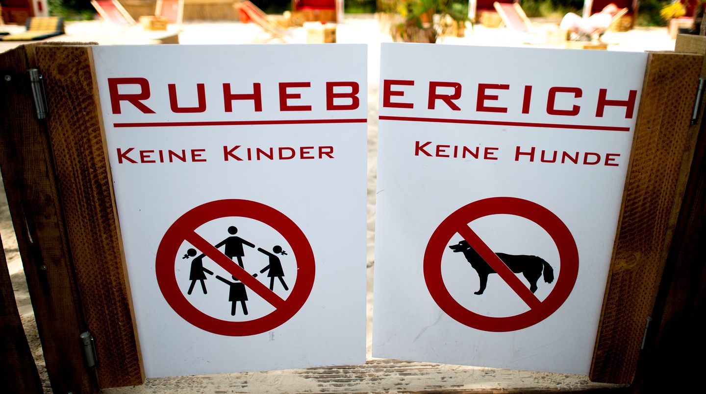 In diesem Bereich eines Düsseldorfer Biergartens sind Kinder nicht erwünscht