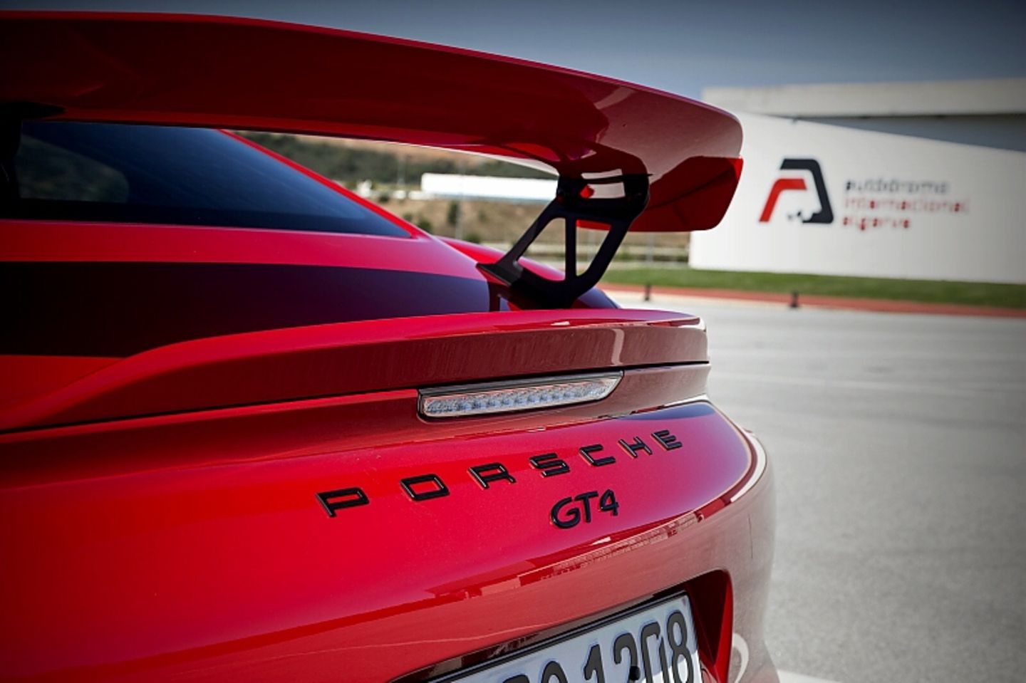 Porsche Cayman GT4