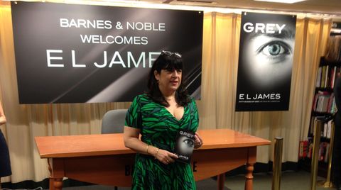 Willkommen, "Grey": E.L. James hat am Donnerstag ihr neues Buch in New York präsentiert - "Fifty Shades of Grey" aus der Sicht des Mannes.