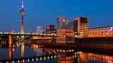 Wie sich die Bilder gleichen - doch dieses schöne Wasserbild kommt aus dem Düsseldorfer Medienhafen. Lokalpatriot Westwind meint dazu: „Rhein, Architektur, Gastro..... sollte man gesehen haben.“    Auf der Lokalpatrioten-Karte anschauen