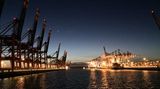Nochmal Hafen – aber ein paar Nummern größer. Warum sich ein Besuch am Hamburger Containerterminal Eurogate lohnt, weiß Lokalpatriotin addingvalue: „Hier herrscht eine ganz besondere Stimmung - gerade in den Abendstunden. Insbesondere lassen sich hier gut die größten Containerschiffe der Welt aus nächster Nähe betrachten.“    Auf der Lokalpatrioten-Karte anschauen