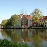 Idylle mitten in der Stadt. Der Park Malerwinkel in Lübeck ist ein Lieblingsort von Lokalpatriotin luebecklady: „Weil man sich dort wie mitten im Dorf fühlt: grüne Wiese zum Picknicken unterhalb des Doms, Wäsche flattert im Wind, Boote ziehen auf der Trave vorbei.“    Auf der Lokalpatrioten-Karte anschauen