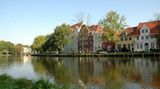 Idylle mitten in der Stadt. Der Park Malerwinkel in Lübeck ist ein Lieblingsort von Lokalpatriotin luebecklady: „Weil man sich dort wie mitten im Dorf fühlt: grüne Wiese zum Picknicken unterhalb des Doms, Wäsche flattert im Wind, Boote ziehen auf der Trave vorbei.“    Auf der Lokalpatrioten-Karte anschauen