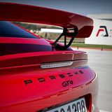 Porsche Cayman GT4