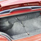 In den Kofferraum passt nahezu nichts.