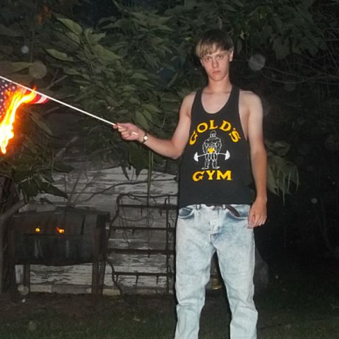 Dylann Roof verbrennt die US-Flagge