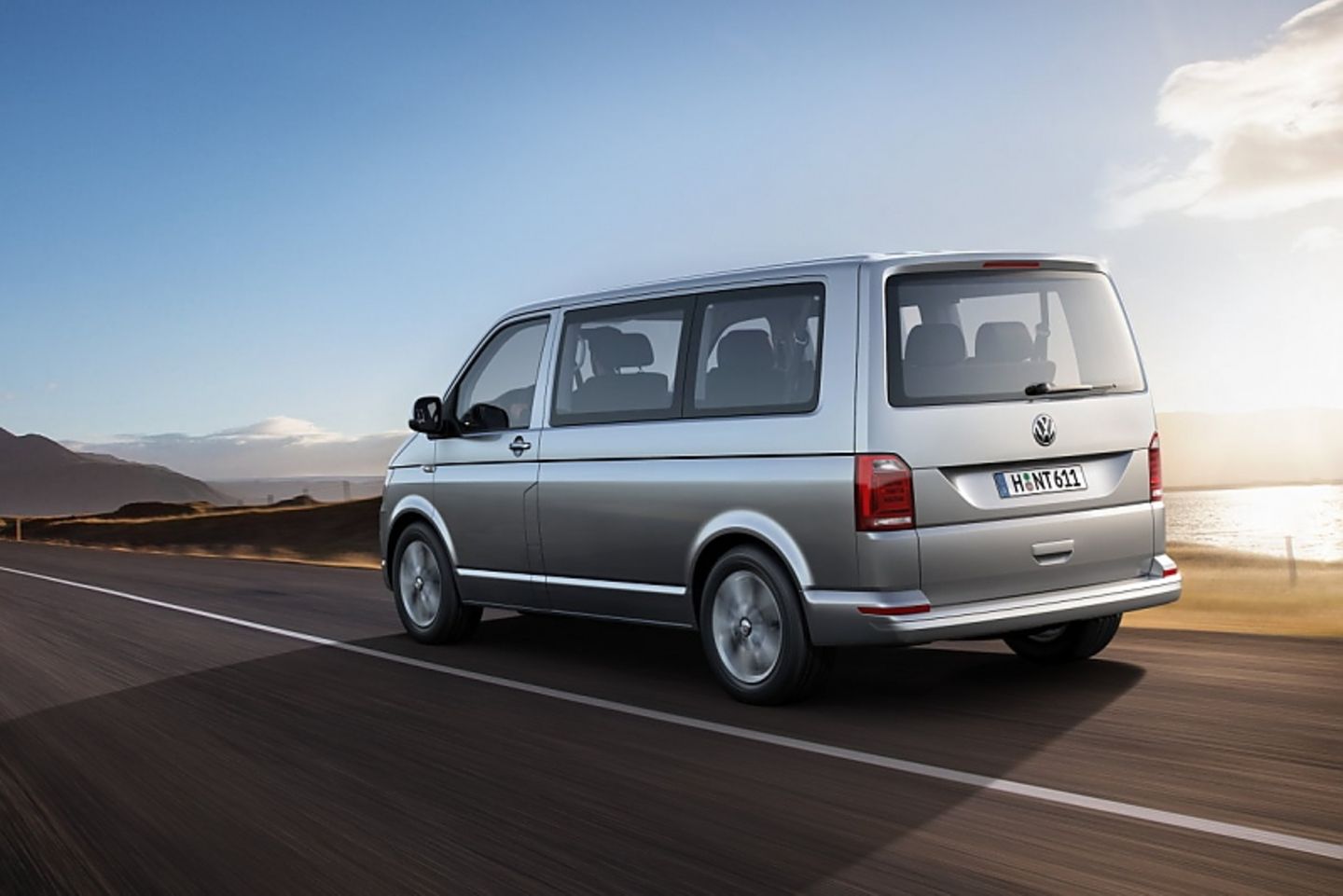 Der VW Multivan ist 5,01 Meter lang,...