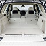 Der Kofferraum hat eine Kapazität von 500 bis 1.700 Liter