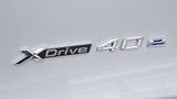 Das Logo verrät den Plug-in-Hybrid-Antrieb