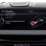 Beim Fahrmodus Auto eDrive steuert die Elektronik das Zusammenspiel zwischen E-Motor und Verbrenner