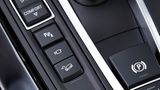 Mit dem eDrive-Knopf wählt man aus den drei Plug-in-Hybrid-Fahrmodi