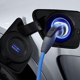 An der Schuko-Steckdose dauert es rund vier Stunden, ehe der der BMW X5 eDrive wieder maximal weit stromern kann