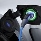 Schließt man den BMW X5 xDrive 40e an die BMW Wallbox an, sind die Batterien nach 2 Stunden 45 Minuten wieder voll