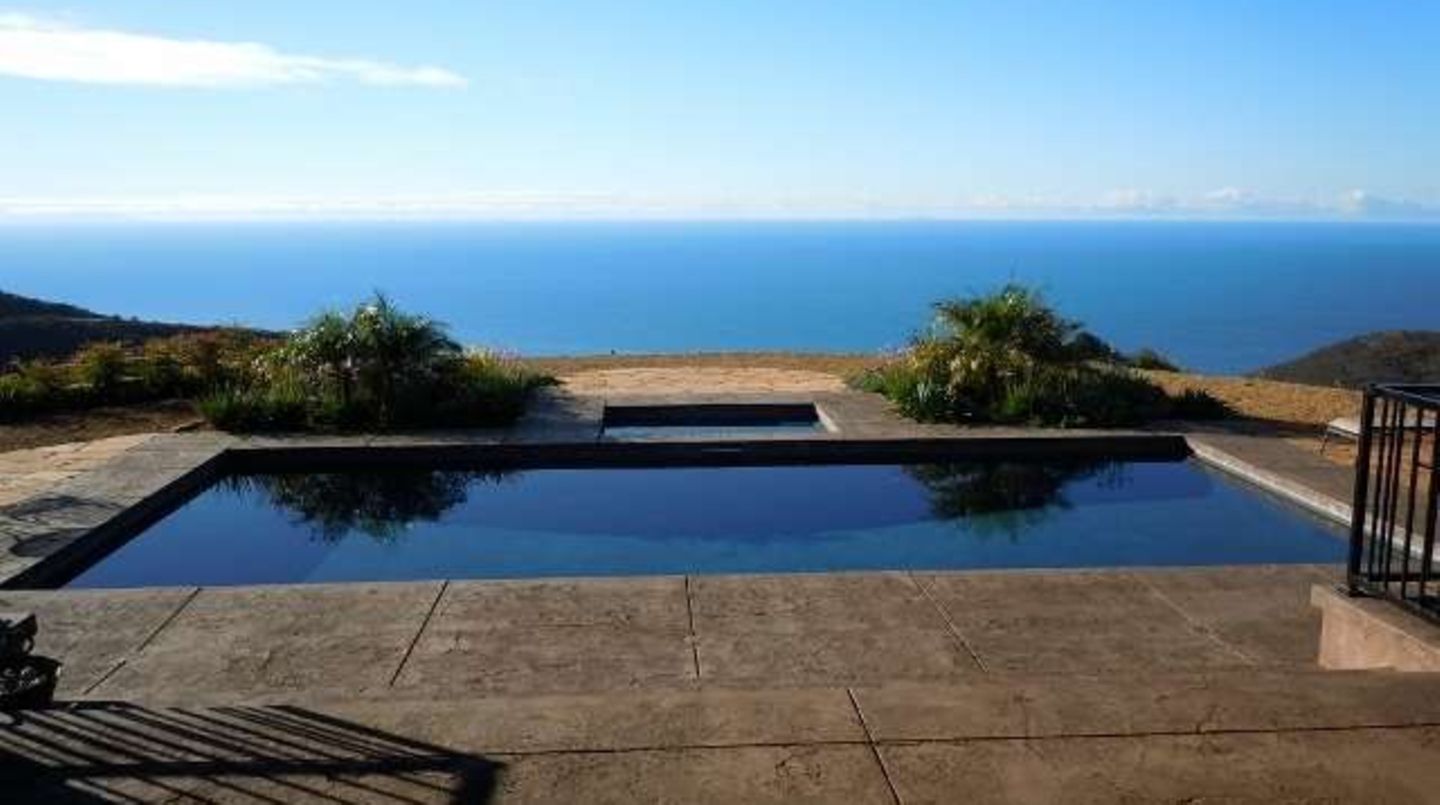 Vorne der Pool, dahinter das Meer: Der Ausblick von Caitlyn Jenner