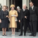 Die Queen in Deutschland: Königin Elisabeth II. und Prinz Philip bei ihrem ersten Staatsbesuch in Deutschland im Mai 1965. Das royale Paar wurde vom damaligen Bundespräsidenten Heinrich Lübke und seiner Frau Wilhelmine in der Villa Hammerschmidt in Bonn empfangen.