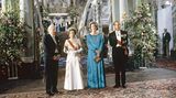 Die Queen in Deutschland: Der damalige Bundespräsident Walter Scheel und seine Frau Mildred geben für die Queen und ihren Gatten am 22. Mai 1978 ein großes Dinner auf Schloss Augustusburg in Brühl.