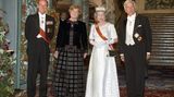 Die Queen in Deutschland: Bundespräsident Richard von Weizsäcker und seine Frau Marianne empfangen die Queen und Prinz Philip zum Bankett im Brühler Schloss Augustusburg. Unter den Gästen des Empfangs ist Boris Becker mit seiner damaligen Freundin Barbara Feltus, die er rund ein Jahr später heiratet.