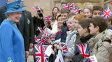 Die Queen in Deutschland: Der bisher letzte deutsche Staatsbesuch der Queen liegt elf Jahre zurück. Im November 2004 reist sie drei Tage durchs Land, besucht unter anderem Berlin, Potsdam und Düsseldorf.