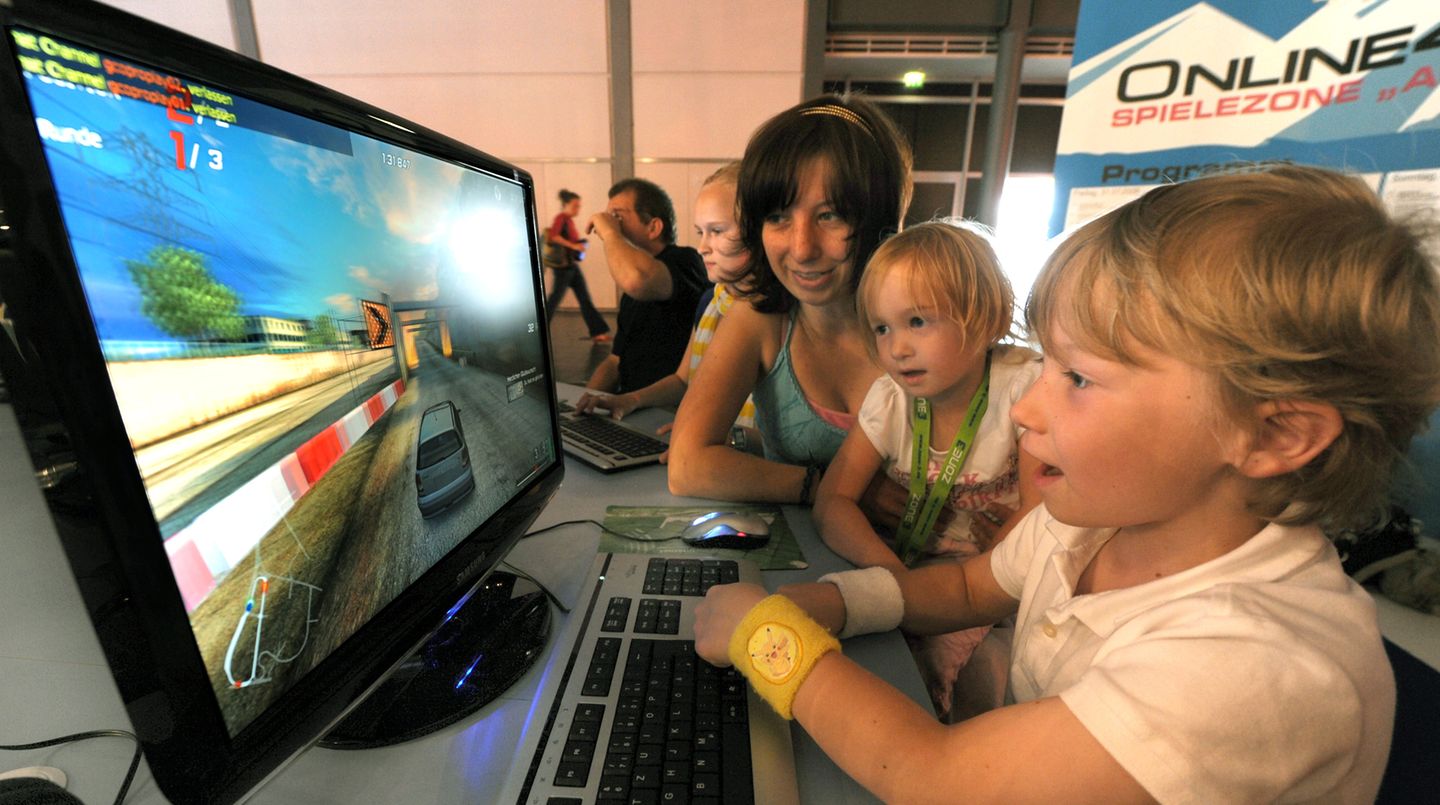 Ob Kinder schon früh online sind, liegt häufig an der Einstellung der Eltern zum Internet