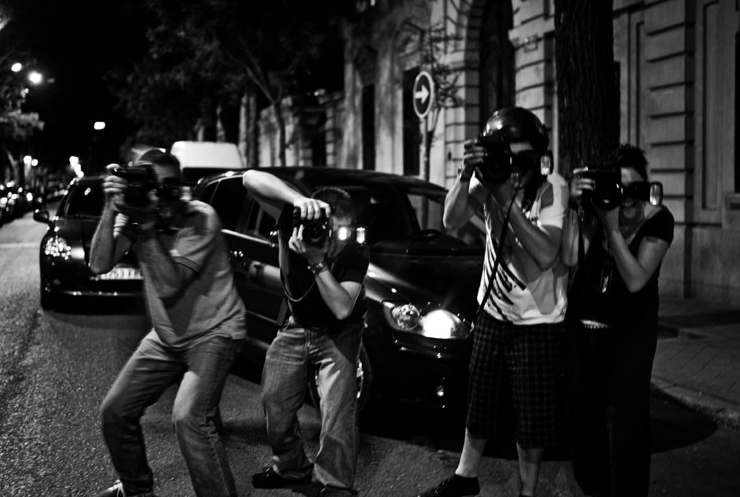 Der Anti-Paparazzo: Aber manchmal rücken die Bildjäger einem auch zu nah auf den Pelz.