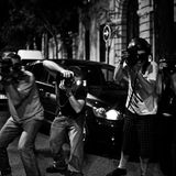 Der Anti-Paparazzo: Aber manchmal rücken die Bildjäger einem auch zu nah auf den Pelz.