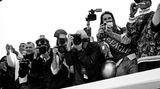 Der Anti-Paparazzo: Einer gegen viele.