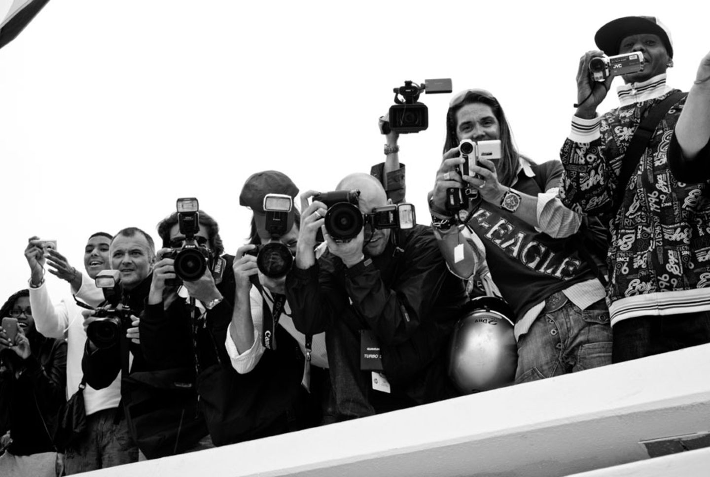 Der Anti-Paparazzo: Einer gegen viele.