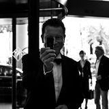 Der Anti-Paparazzo: Der Star ist nirgends sicher vor den Linsen: auch nicht in der Hotellobby