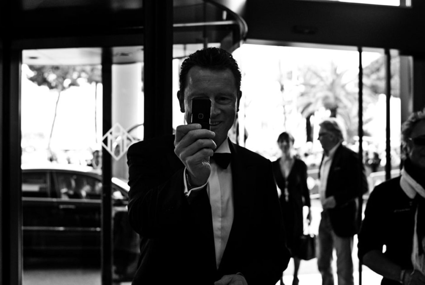 Der Anti-Paparazzo: Der Star ist nirgends sicher vor den Linsen: auch nicht in der Hotellobby