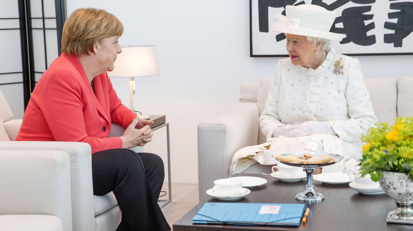 Die Queen und Angela Merkel beim Plausch im Kanzleramt.