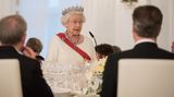 Elizabeth II. in Deutschland: Tag zwei, 24. Juni 2015 Während des Staatsbanketts halten sowohl Bundespräsident Gauck, als auch die Queen eine Rede. In ihrer Ansprache warnt die Königin vor einer "Spaltung in Europa". "Wir haben erlebt, wie schnell sich die Dinge zum Guten wenden können. Wir wissen aber auch, dass wir uns ernsthaft anstrengen müssen, die positiven Veränderungen in der Welt seit dem Krieg zu erhalten", sagte Elizabeth II.