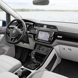 Das Cockpit ist im typischen VW-Design gehalten