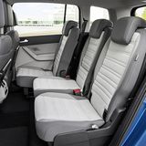 Die Sitze der zweiten Reihe sind um 20 Zentimeter längs verschiebbar