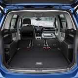 Der VW Touran kann Gegenstände bis zu einer Länge von 2,70 Meter schlucken