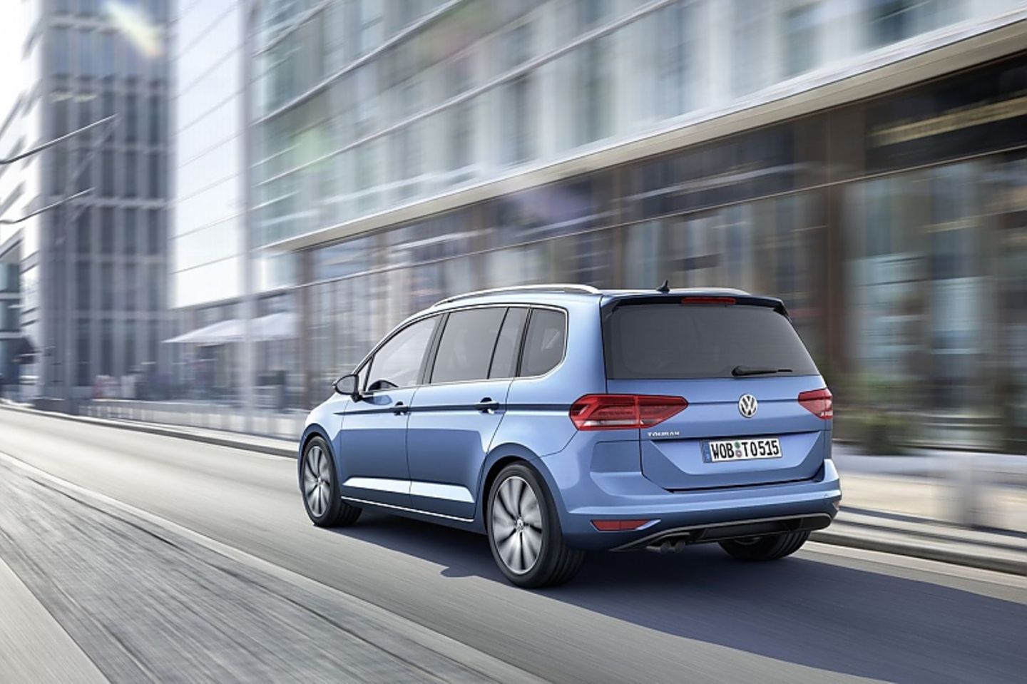 Der Touran kostet mit dem 110 kW / 150 PS Diesel mindestens 30.975 Euro