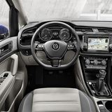 Beim Infotainmentsystem des neuen Touran ist die Integration von Apple-Smartphones, MirrorLink und Handys mit Android-Betriebssy