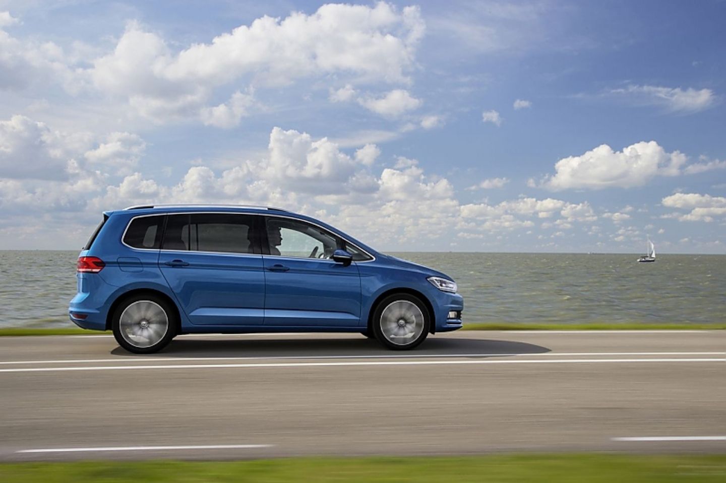 Der VW Touran ist jetzt 4,53 Meter lang