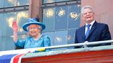 Tag drei, 25. Juni 2015  Mit einem Auftritt auf dem Balkon des Rathauses verabschiedet sich die Queen aus Frankfurt. Nur knapp drei Stunden dauerte der Besuch in Hessen.