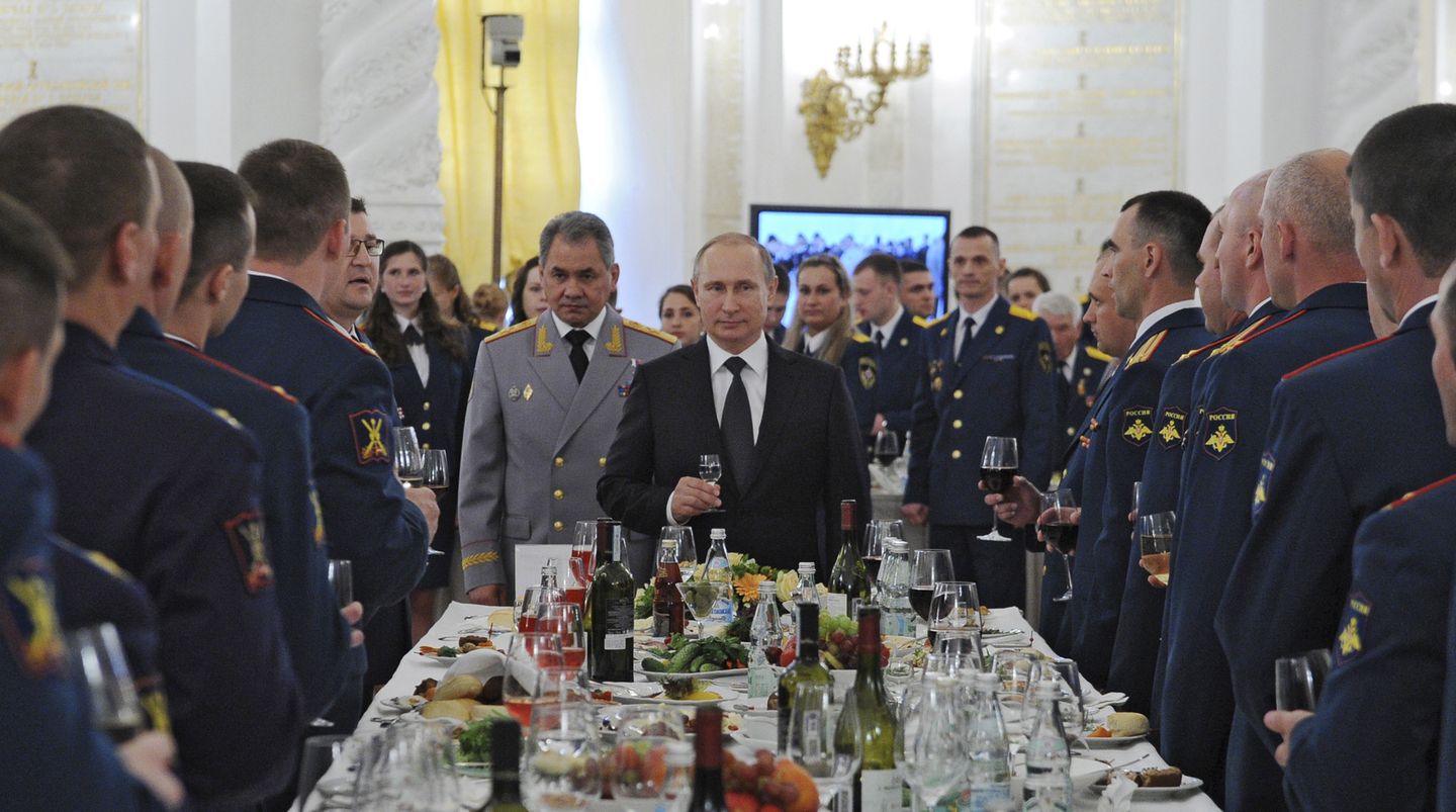 Der russische Präsident Wladimir Putin beteuerte bei einer Veranstaltung in einer Militärakademie: "Wir haben keine aggressiven Pläne"