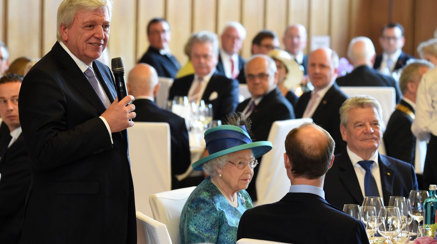 Er saß neben der Queen: Hessens Ministerpräsident Volker Bouffier bei seinem Toast auf die britische Königin.
