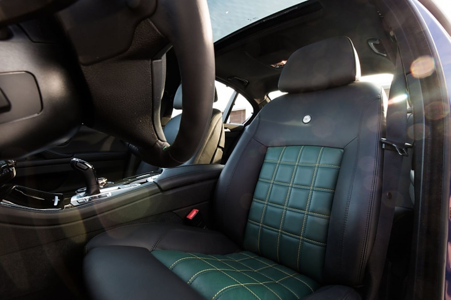 BMW Alpina B5 Edition 50 - das Sitzmuster erinnert an den 1982er B7 S Turbo mit seinen 330 PS